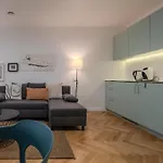Apartment In With Free Parking *