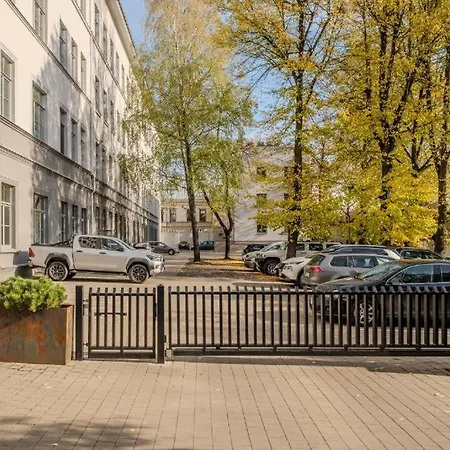 Appartement In With Free Parking *