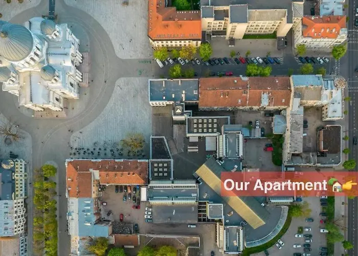 In With Free Parking Apartman